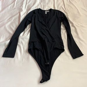H&M Long sleeve V-neck Bodysuit